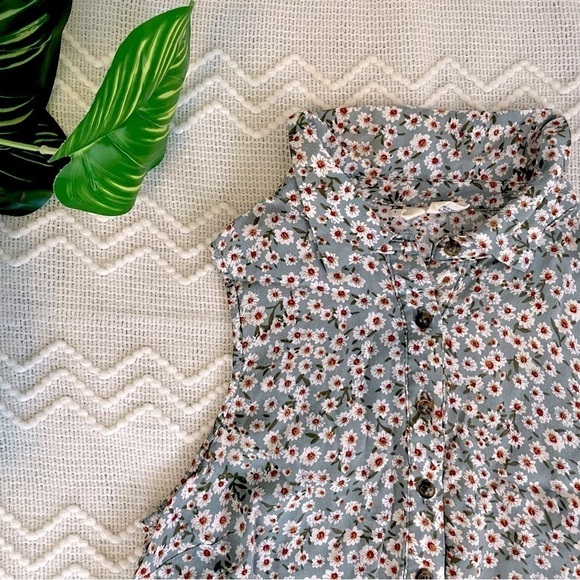 Sky and Sparrow Button Down Collared Blouse - Picture 2 of 6